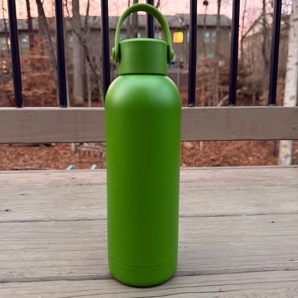 Kate Spade New York insulated stainless steel water bottle in green - Picture 5 of 11